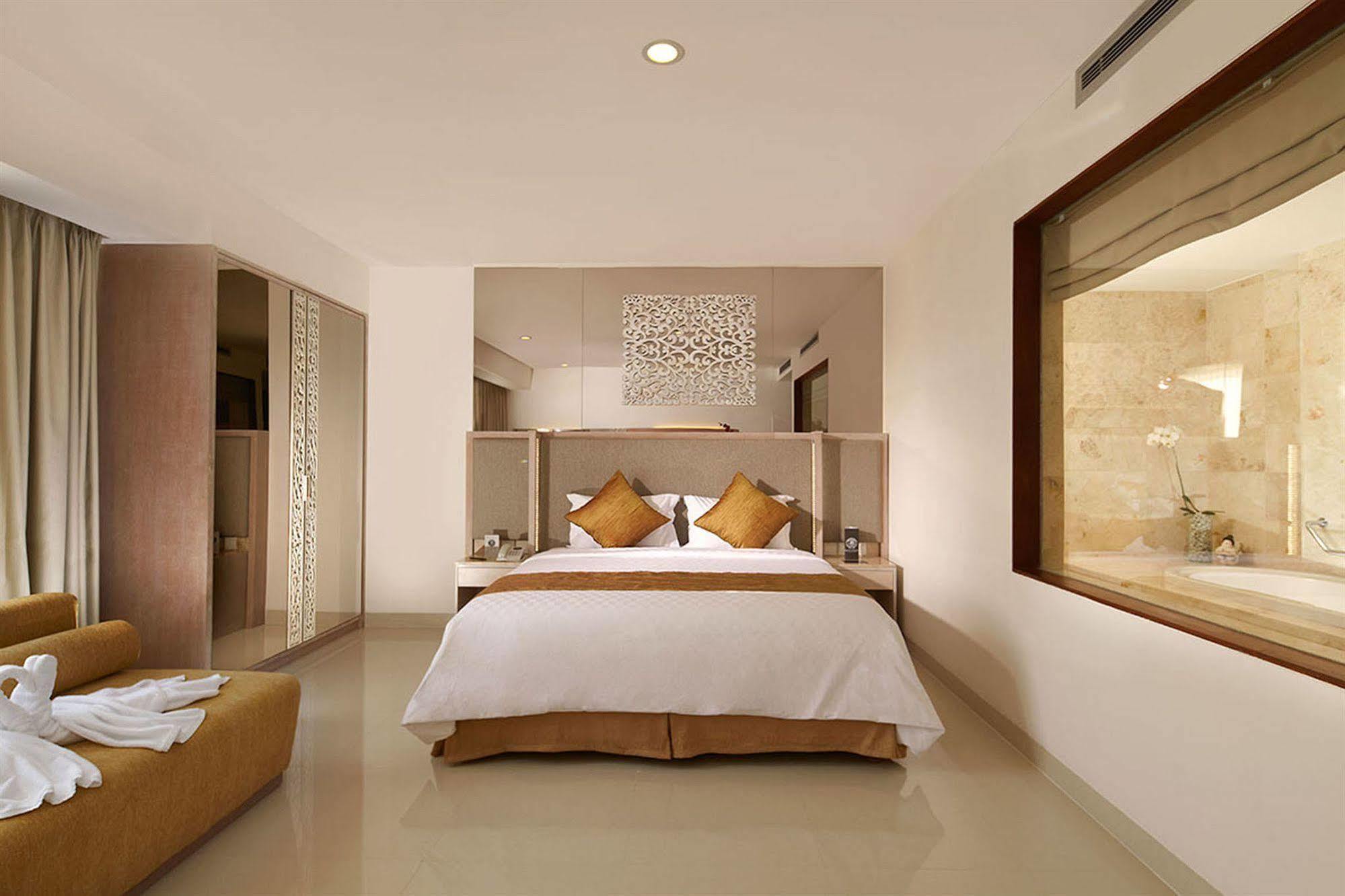 Kuta Angel Hotel - Luxurious Living ภายนอก รูปภาพ