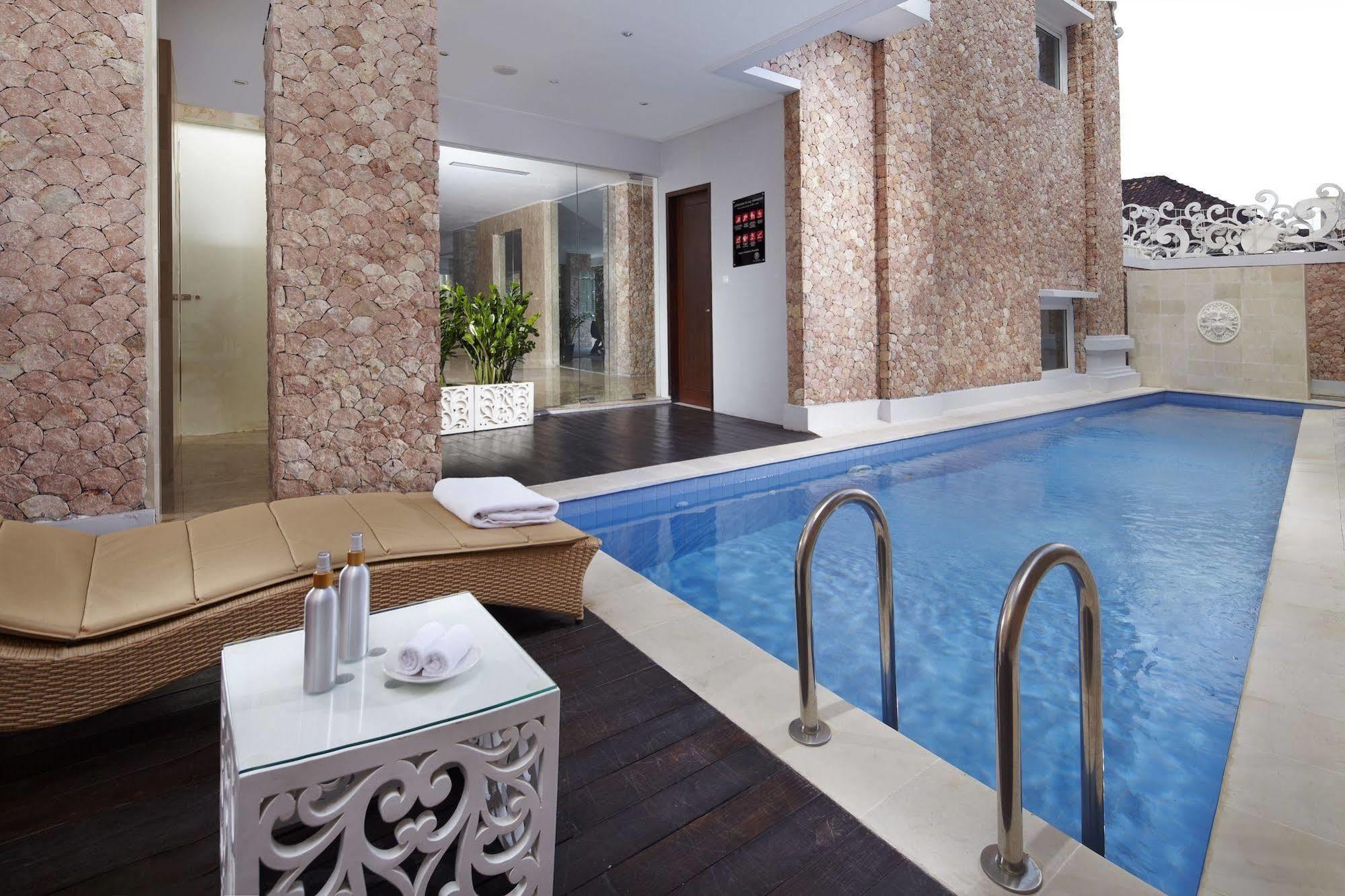 Kuta Angel Hotel - Luxurious Living ภายนอก รูปภาพ
