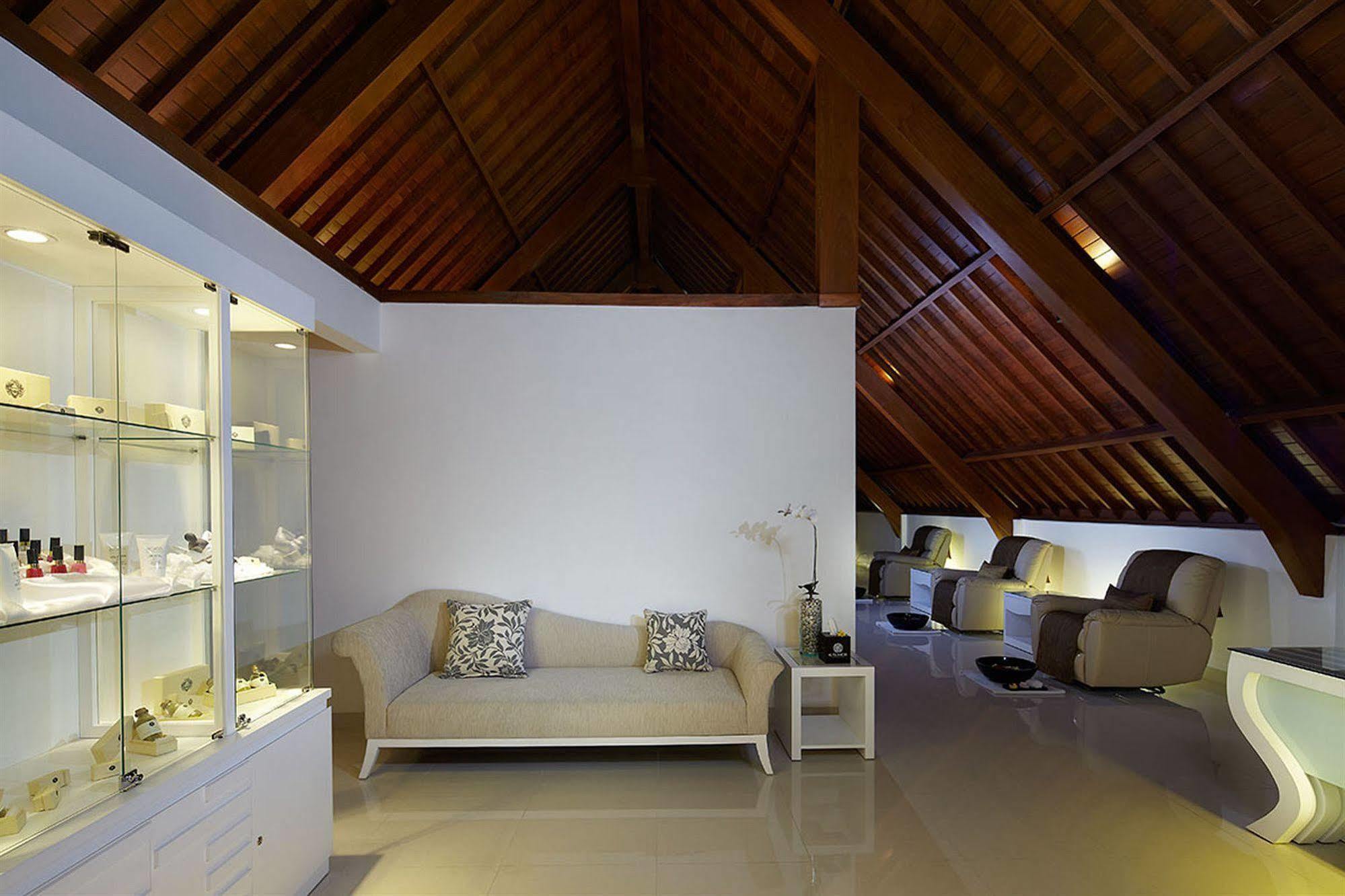 Kuta Angel Hotel - Luxurious Living ภายนอก รูปภาพ