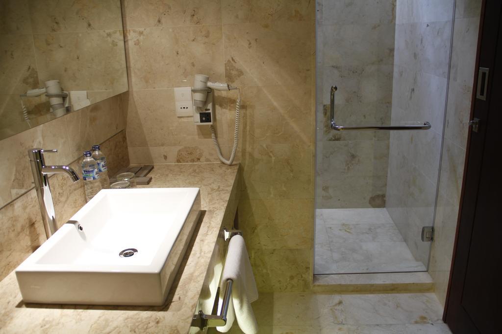Kuta Angel Hotel - Luxurious Living ภายนอก รูปภาพ