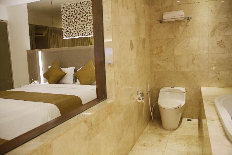 Kuta Angel Hotel - Luxurious Living ภายนอก รูปภาพ